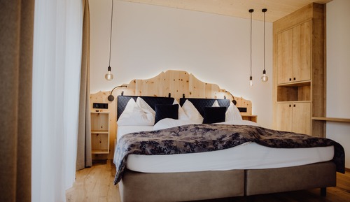 Suite Supérieure, 1 grand lit et 1 canapé-lit, vue montagne