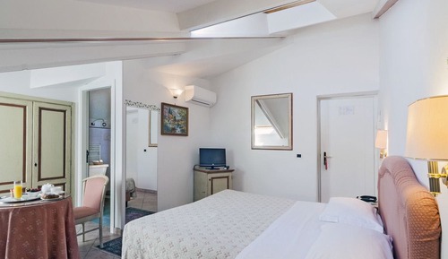 Chambre Double (attic)