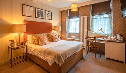 Chambre Double, 1 très grand lit, salle de bains privée