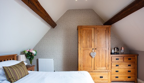Chambre Double, salle de bains attenante