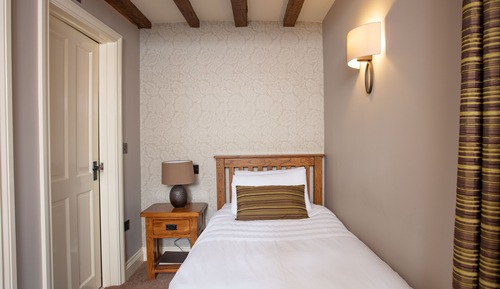 Chambre Simple, salle de bains attenante