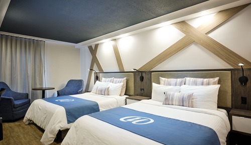 Chambre Classique, 2 grands lits, vue piscine
