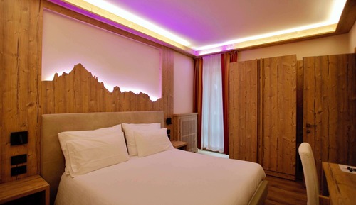 Chambre Standard, 1 grand lit, balcon, vue montagne