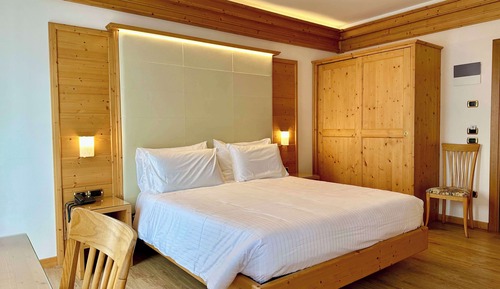 Chambre Deluxe, 1 grand lit, balcon, vue montagne