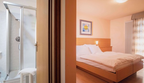 Chambre Standard, plusieurs lits, balcon, vue montagne (Converts to 2 Twin Beds)