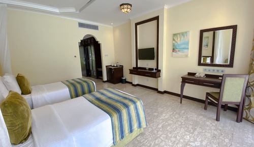 Chambre avec lits jumeaux (Pool Facing)