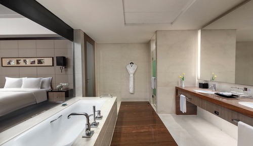 Suite, 1 chambre, accès salon affaires, vue fleuve (High Floor)