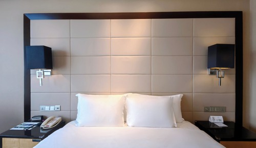 Chambre Standard, 1 très grand lit, accès salon affaires, vue fleuve (High Floor)