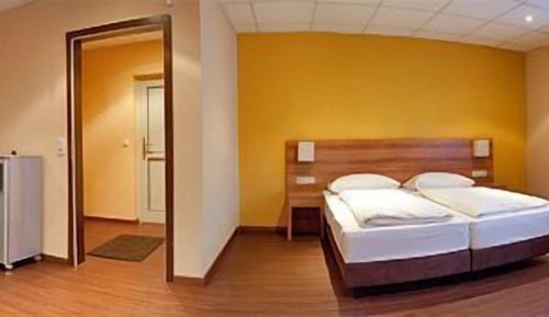 Studio pour 2 personnes separate sleeping room, living room