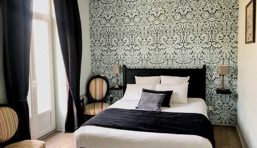 Suite (2nd Floor)