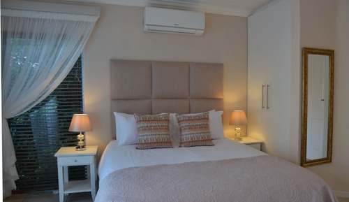 Chambre Luxe (Downstairs)