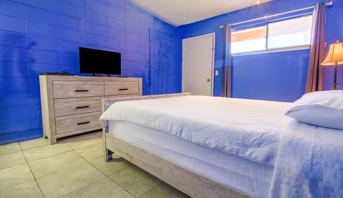 Chambre, 1 très grand lit