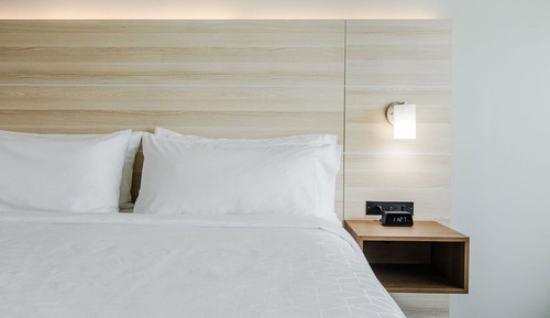 Suite, 1 très grand lit et 1 canapé-lit