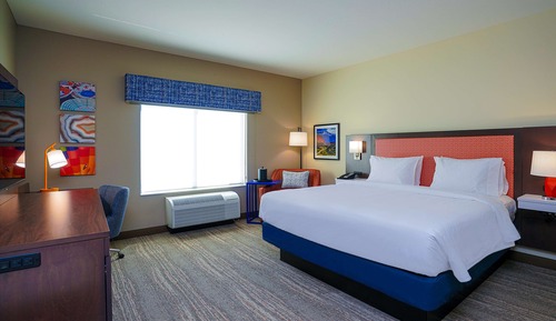 Chambre, 1 très grand lit, accessible aux personnes à mobilité réduite (Mobility & Hearing)