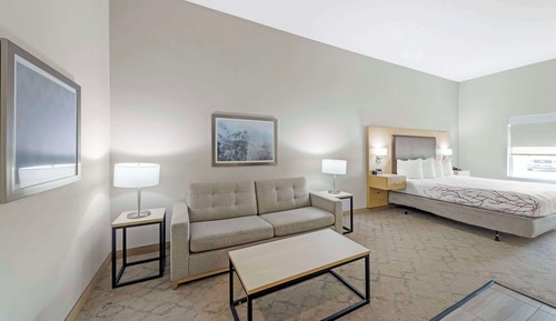 Suite, 1 très grand lit, accessible aux personnes à mobilité réduite (with Sofabed)