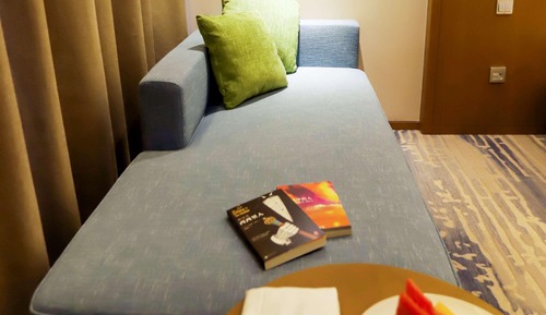 Chambre Standard, 1 très grand lit, fumeurs