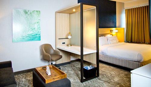 Suite, 1 très grand lit et 1 canapé-lit