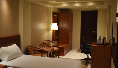 Chambre Simple Deluxe, 1 grand lit 1 place