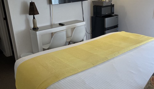 Chambre Standard, 1 très grand lit (203)