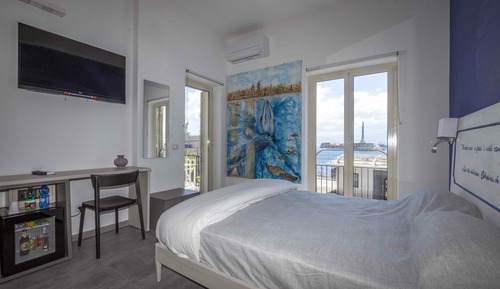 Suite, baignoire à jets, vue mer (Colapesce)