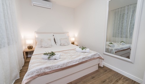 Appartement Luxe, vue partielle sur la mer