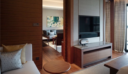 Suite (KHOS)