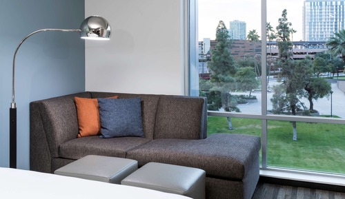Chambre, 2 grands lits, accessible aux personnes à mobilité réduite, baignoire