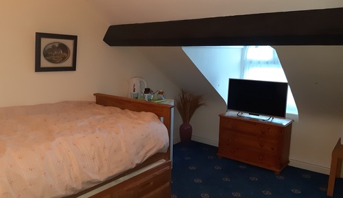 Chambre (Shared Bathroom)