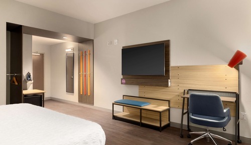 Chambre, 1 très grand lit (Mobility & Hearing, Roll-In Shower)