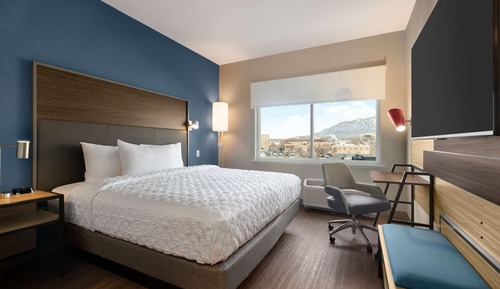 Chambre, 1 très grand lit, accessible aux personnes à mobilité réduite (Hearing)