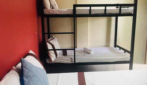 Chambre Familiale, non-fumeurs, vue piscine