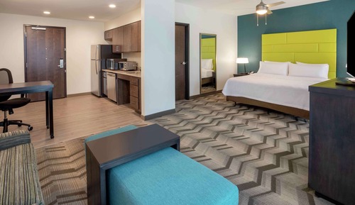 Studio, 1 très grand lit, accessible aux personnes à mobilité réduite, baignoire
