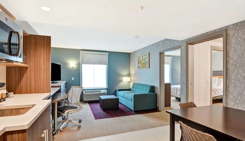 Suite, 1 grand lit, accessible aux personnes à mobilité réduite (Roll-In Shower)