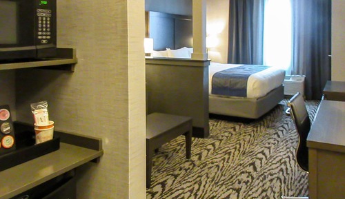 Chambre Simple, 1 très grand lit et 1 canapé-lit, accessible aux personnes à mobilité réduite