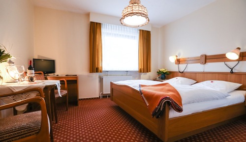 Chambre Double, salle de bains attenante