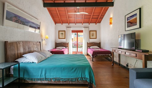 Chambre Quadruple, plusieurs lits, non-fumeurs, vue partielle sur le lac