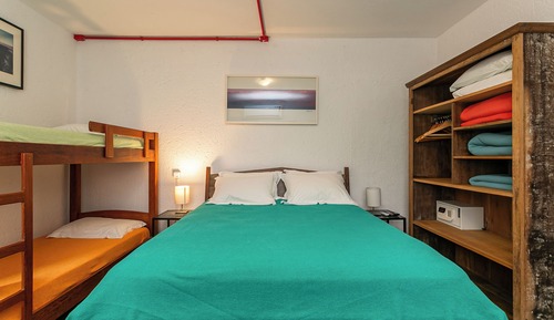 Appartement, plusieurs lits, cuisine, rez-de-chaussée