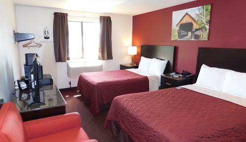 Chambre Double Standard, 2 lits doubles, réfrigérateur et four à micro-ondes