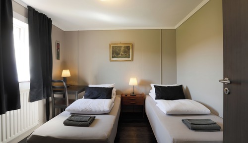 Chambre Standard Double ou avec lits jumeaux, non-fumeurs, salle de bains commune