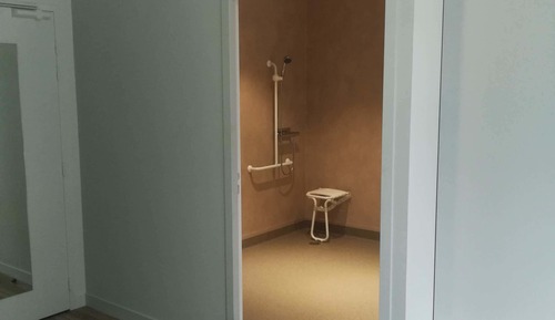 Chambre Double Supérieure, 1 grand lit, accessible aux personnes à mobilité réduite