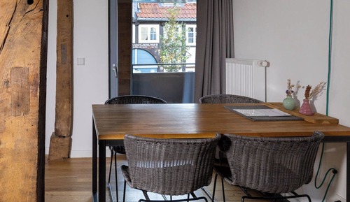 Suite (403)