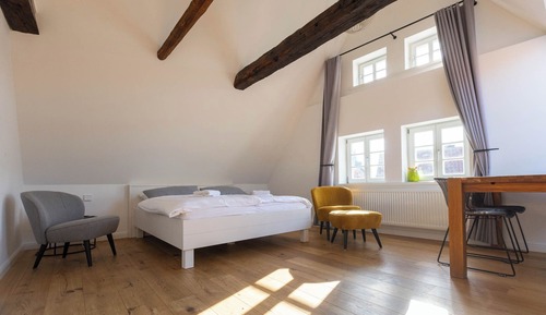 Suite Studio (408)