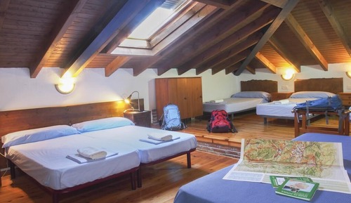 Chambre Familiale, plusieurs lits, salle de bains privée