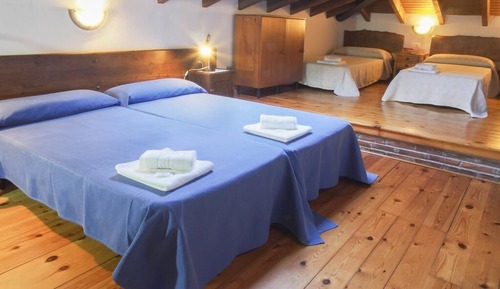 Chambre Familiale, plusieurs lits, salle de bains privée