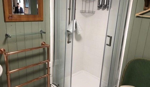 Chambre Classique avec lits jumeaux, salle de bains attenante