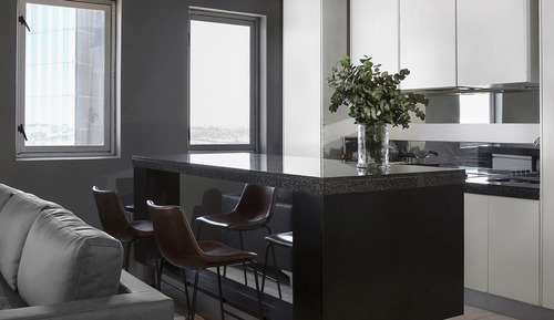 Studio Luxe, 1 grand lit, salle de bains attenante, vue ville