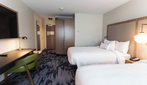 Chambre, 2 grands lits, vue fleuve