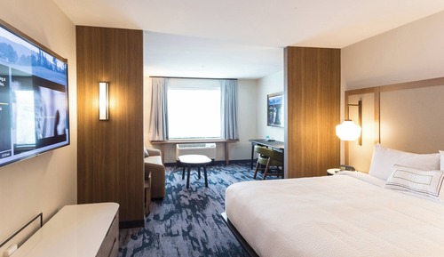 Suite, 1 très grand lit et 1 canapé-lit, vue ville