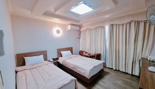 Chambre avec lits jumeaux