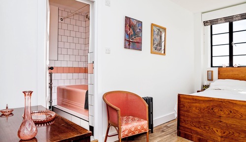 Chambre Double (Board Room)
